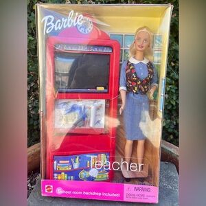 Barbie 2000 Teacher with School Room Backdrop NRFB